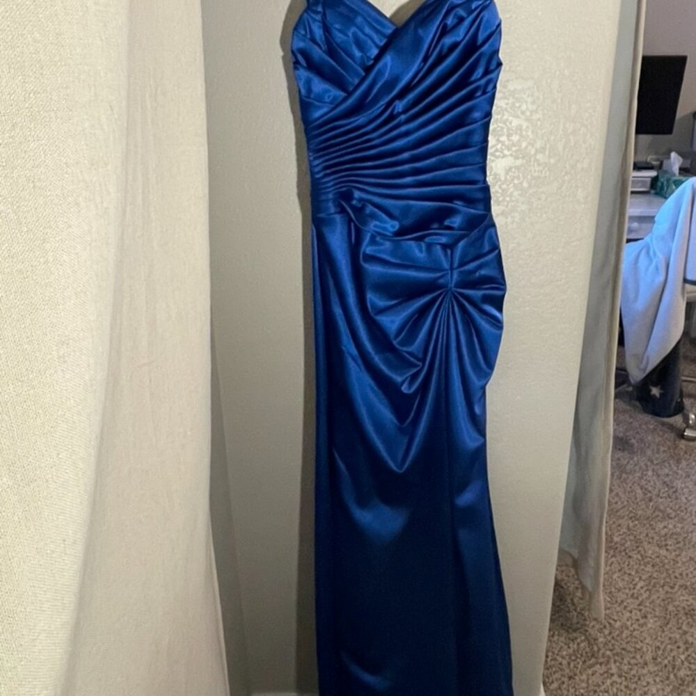 Fiesta Royal Blue XS Prom Dress with ruching decal along bodice and at hip